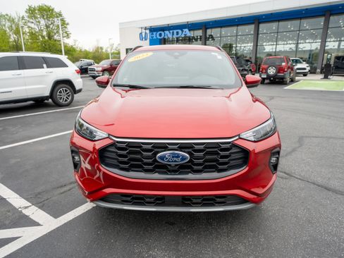 Used 2023 Ford Escape ST-Line Select w/ Tech Pack #2 AWD/4WD image 2