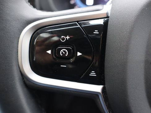 Used 2025 Volvo XC60 B5 Plus image 20