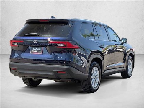 Used 2025 Toyota Grand Highlander FWD image 5