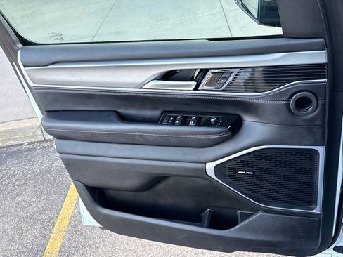 Used 2024 Jeep Wagoneer Series II image 23