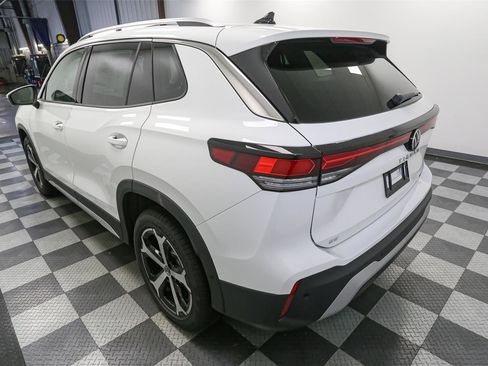 New 2025 Volkswagen Tiguan SE image 10