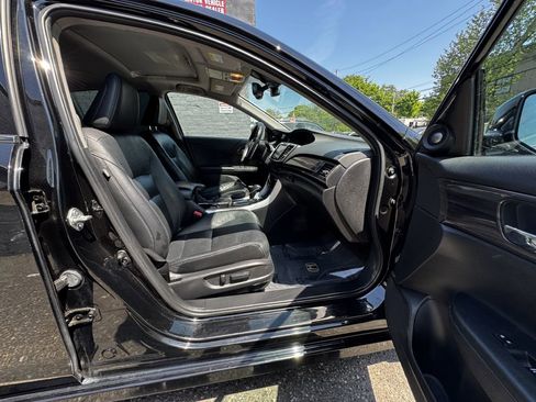 Used 2016 Honda Accord Touring image 18