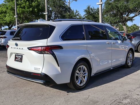 Used 2023 Toyota Sienna Limited FWD image 13