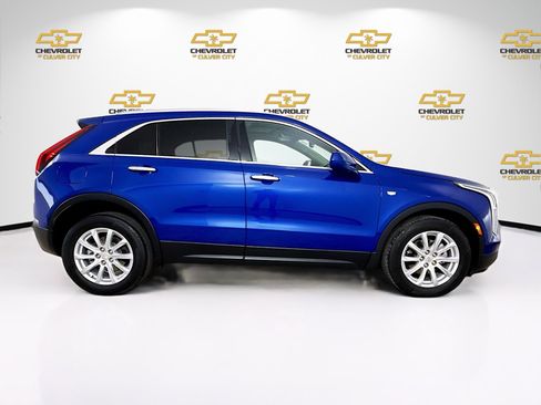 Used 2021 Cadillac XT4 Luxury w/ Cold Weather Package FWD image 9