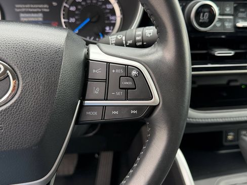 Certified 2024 Toyota Highlander XLE image 23
