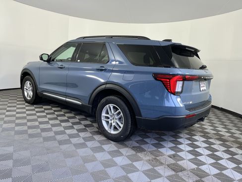 Used 2025 Ford Explorer Active image 3