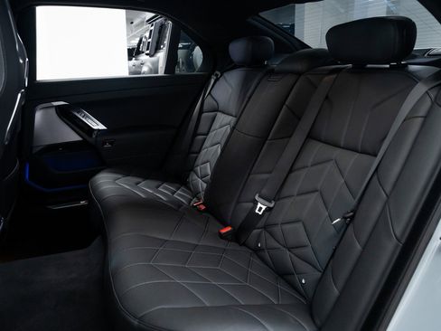 Used 2024 BMW 750e xDrive image 22