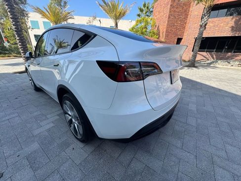 Used 2024 Tesla Model Y 2WD image 7