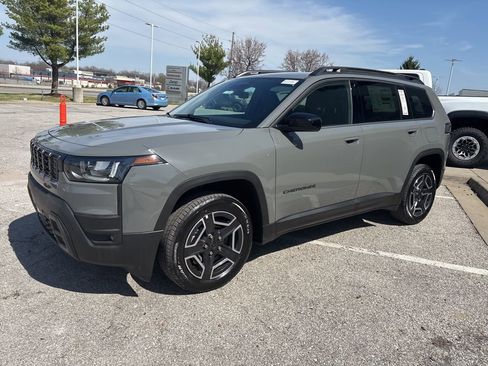 New 2026 Jeep Cherokee Laredo AWD/4WD image 14