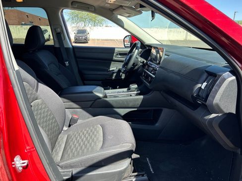 Used 2024 Nissan Pathfinder SV w/ Black Appearance Package image 10