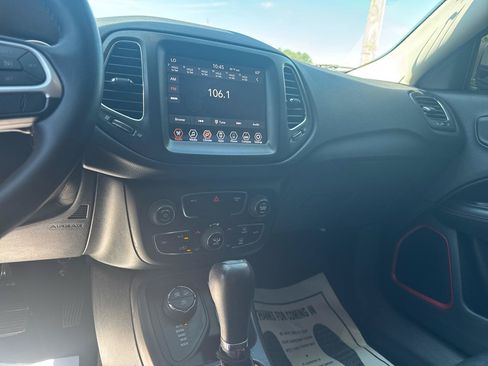 Used 2020 Jeep Compass Trailhawk AWD/4WD image 17