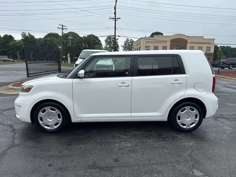 Used 2008 Scion xB FWD image 8