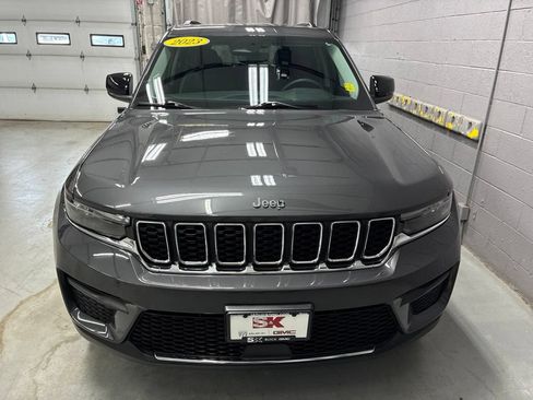 Used 2023 Jeep Grand Cherokee Laredo w/ Luxury Tech Group I AWD/4WD image 6