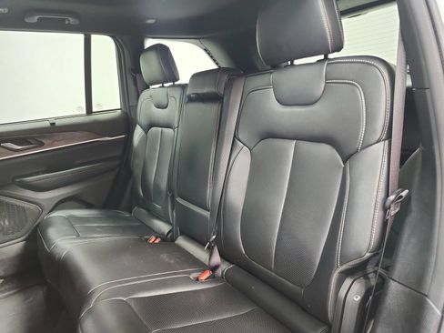 Used 2024 Jeep Grand Cherokee Limited w/ Luxury Tech Group II AWD/4WD image 11