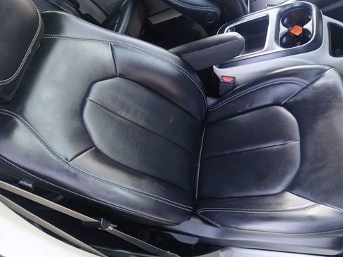 Used 2023 Chrysler Pacifica Touring-L FWD image 25