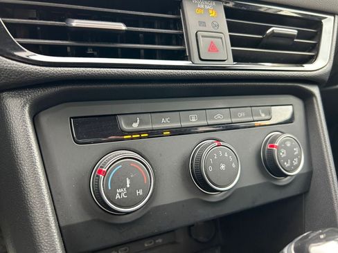 Used 2022 Volkswagen Taos SE image 36