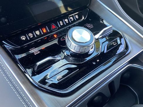 New 2023 Jeep Grand Wagoneer Series II image 17