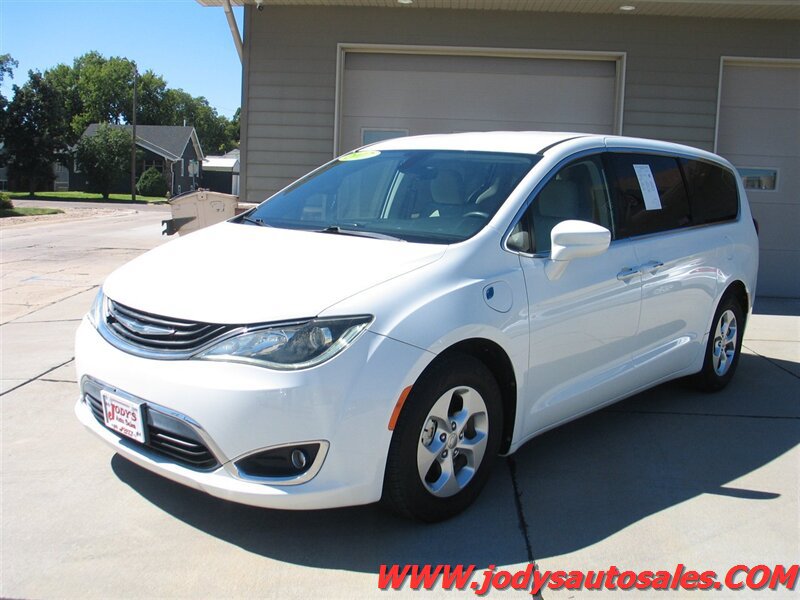 Used 2017 Chrysler Pacifica Touring Plus FWD image 35