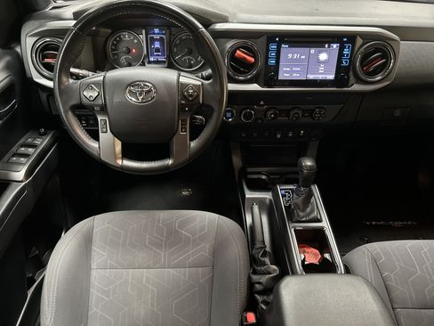 Used 2019 Toyota Tacoma TRD Off-Road w/ Technology Package AWD/4WD image 29