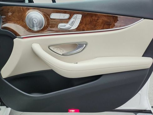 Used 2017 Mercedes-Benz E 300 4MATIC image 32