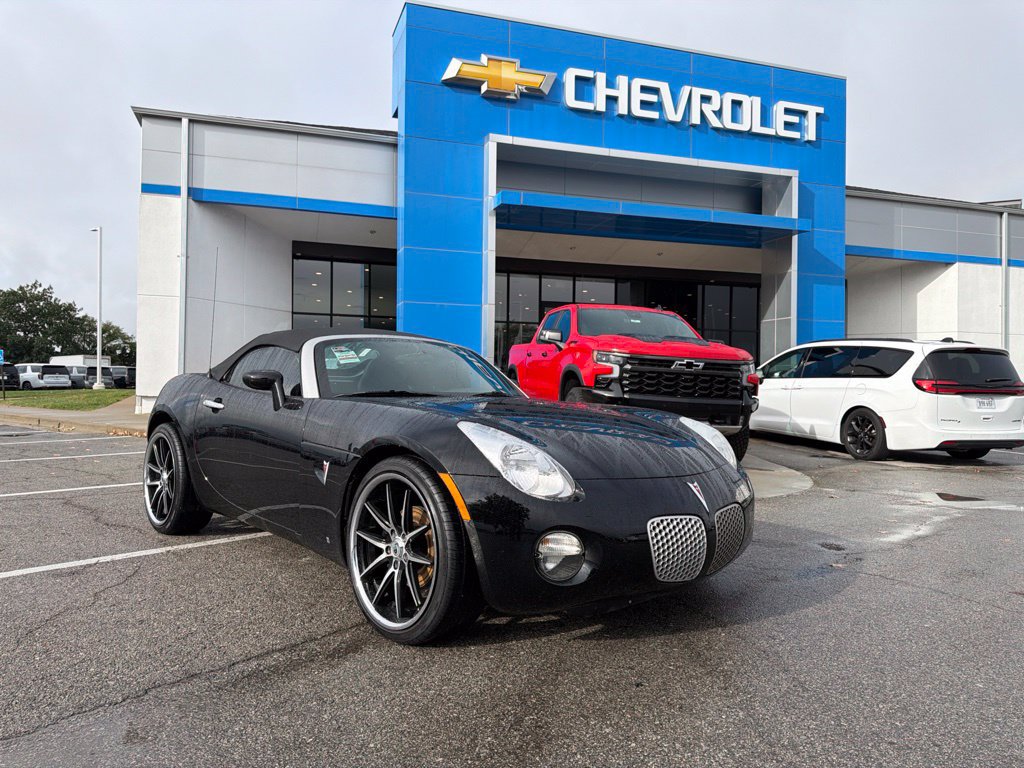 Used 2007 Pontiac Solstice Convertible w/ Premium Package RWD image 1