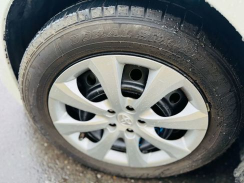 Used 2021 Toyota Corolla LE w/ Carpet Mat Package (TMS) image 19