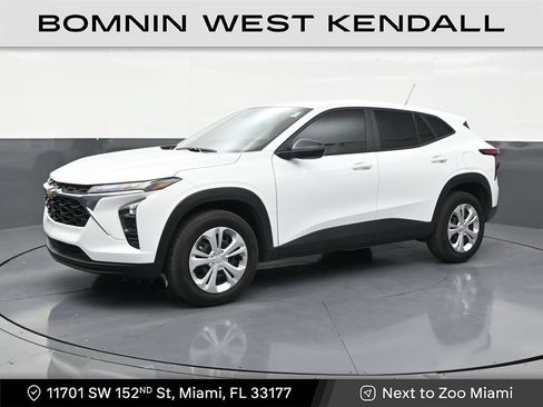 Used 2026 Chevrolet Trax LS FWD image 1