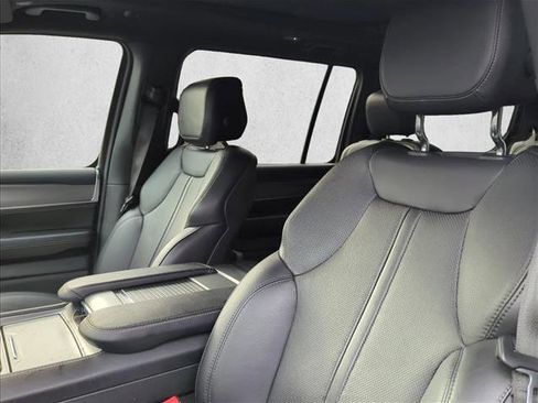 Used 2024 Jeep Wagoneer Series II image 9