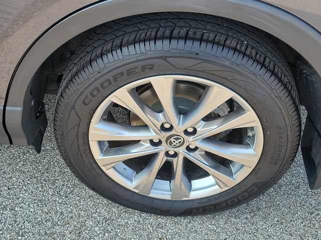 Used 2017 Toyota RAV4 Limited w/ Advanced Technology Package AWD/4WD image 27