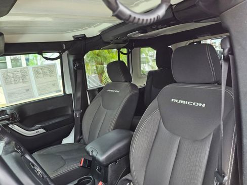 Used 2017 Jeep Wrangler Unlimited Rubicon w/ Connectivity Group AWD/4WD image 22