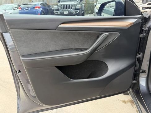 Used 2023 Tesla Model Y Performance AWD/4WD image 11