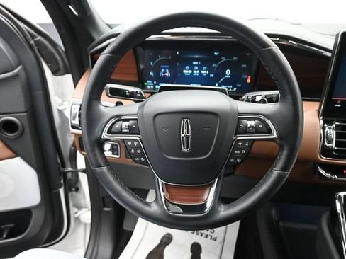 Certified 2023 Lincoln Navigator Reserve AWD/4WD image 15