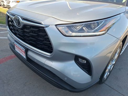 Used 2025 Toyota Highlander Limited image 10