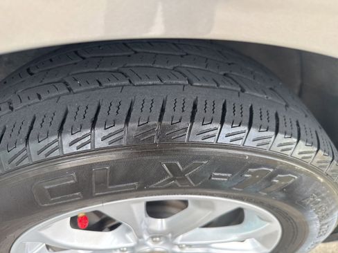 Used 2019 Chevrolet Equinox LT FWD image 3