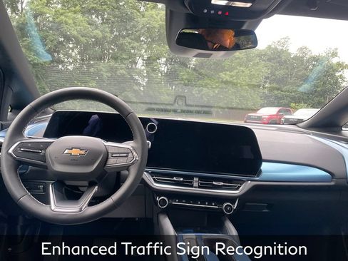 Used 2025 Chevrolet Equinox EV LT w/ Convenience Package FWD image 12