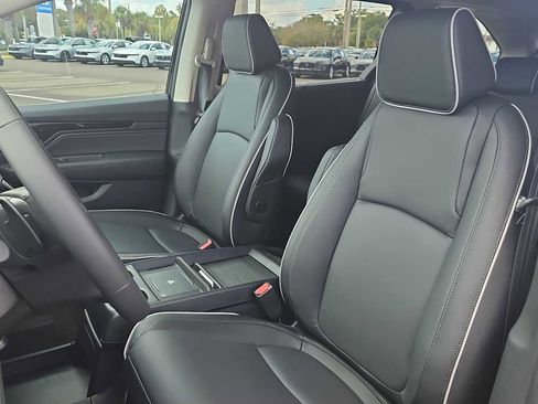 New 2026 Honda Odyssey Touring image 12