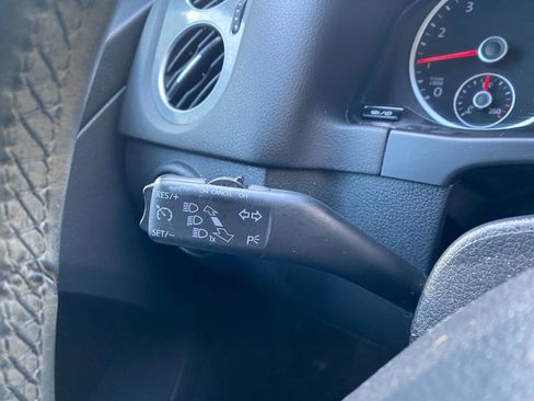 Used 2017 Volkswagen Tiguan S image 27