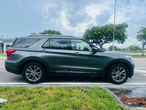 Used 2022 Ford Explorer Limited w/ Equipment Group 301A RWD image 6