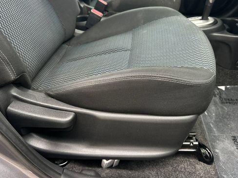 Used 2018 Nissan Versa Note SV FWD image 21