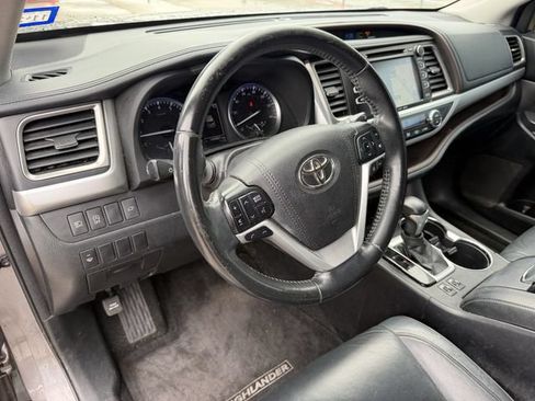Used 2017 Toyota Highlander XLE FWD image 14