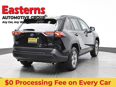 Used 2023 Toyota RAV4 LE AWD/4WD image 5