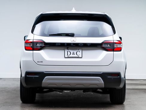 Used 2025 Honda Pilot EX-L image 6