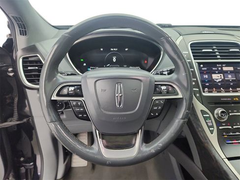 Used 2019 Lincoln Nautilus Reserve image 17