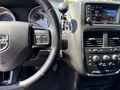 Used 2019 Dodge Grand Caravan SE FWD image 20