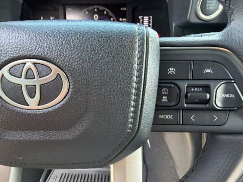 New 2026 Toyota 4Runner SR5 AWD/4WD image 20