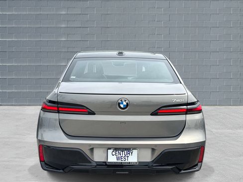 Used 2026 BMW 740i w/ Premium Package image 4