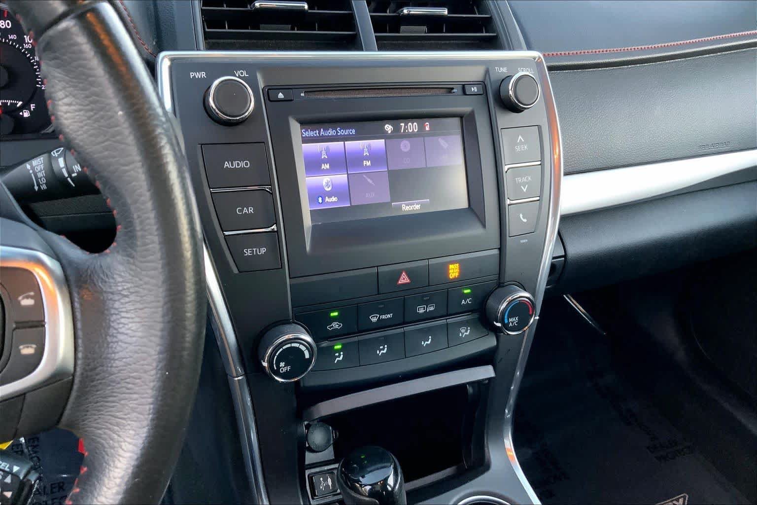 Used 2017 Toyota Camry SE w/ Moonroof Package FWD image 6