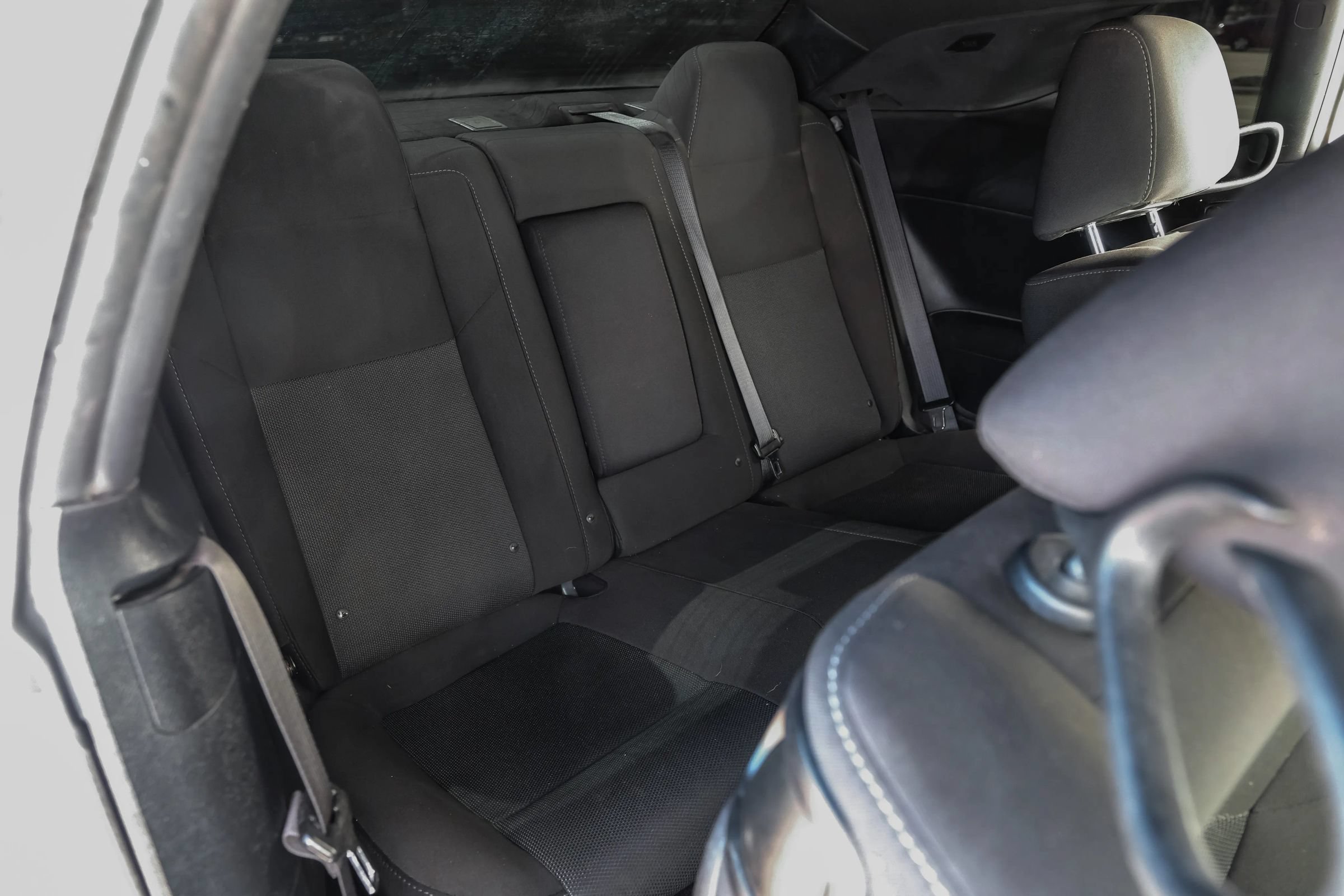 Used 2015 Dodge Challenger R/T RWD image 32