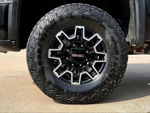 Used 2025 GMC Sierra 2500 AT4X AWD/4WD image 10