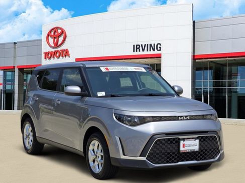 Used 2024 Kia Soul LX w/ Option Group 015 FWD image 2